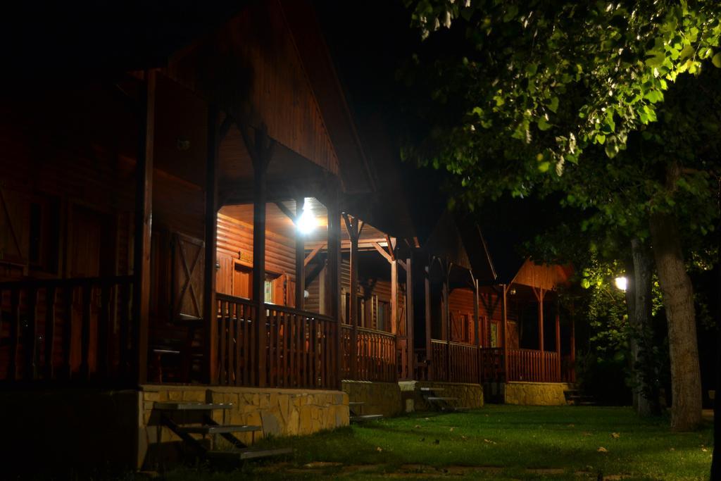 Camping Aneto Benasque Bagian luar foto